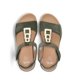 Ara Osaka sandal