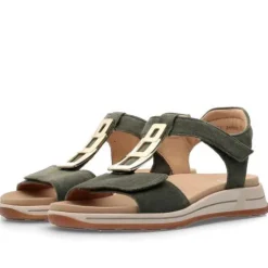 Ara Osaka sandal